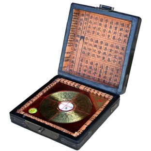Fengshui Compass in Black Painted Box